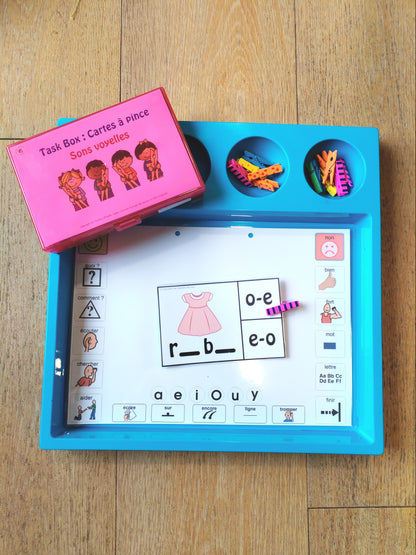 Carte à pince des sons voyelles + sous main en CAA